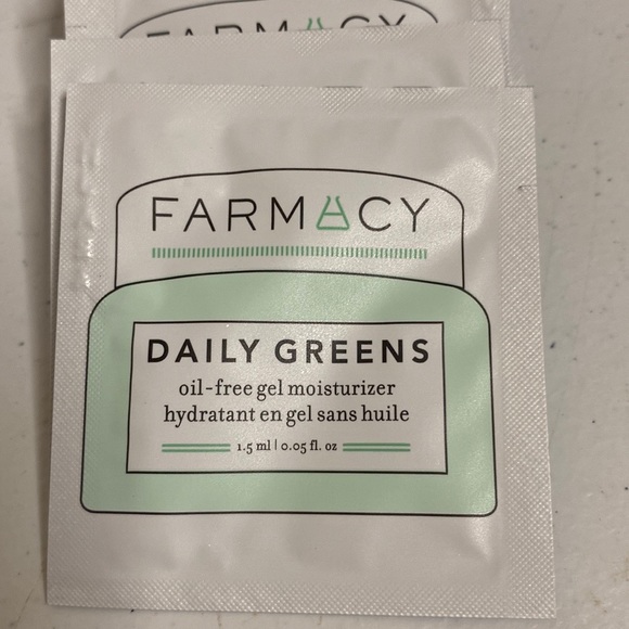 🔥 15 SAMPLES FARMACY DAILY GREENS GEL MOISTURIZER🔥 - Picture 2 of 4